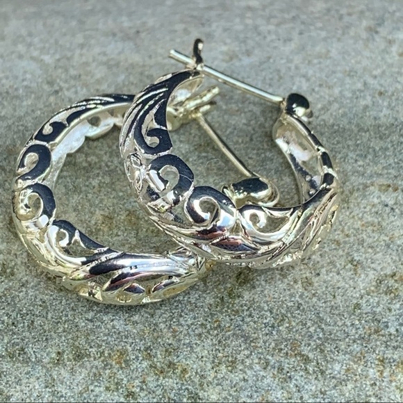 Sunstone inspirations Jewelry - Filigree silver small hoop post earrings new classic minimalist silver plated